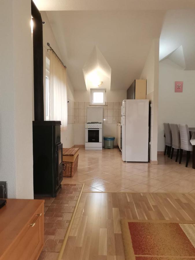 Trilj Apartman Jurika Exterior foto