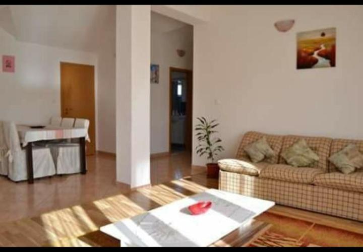 Trilj Apartman Jurika Exterior foto