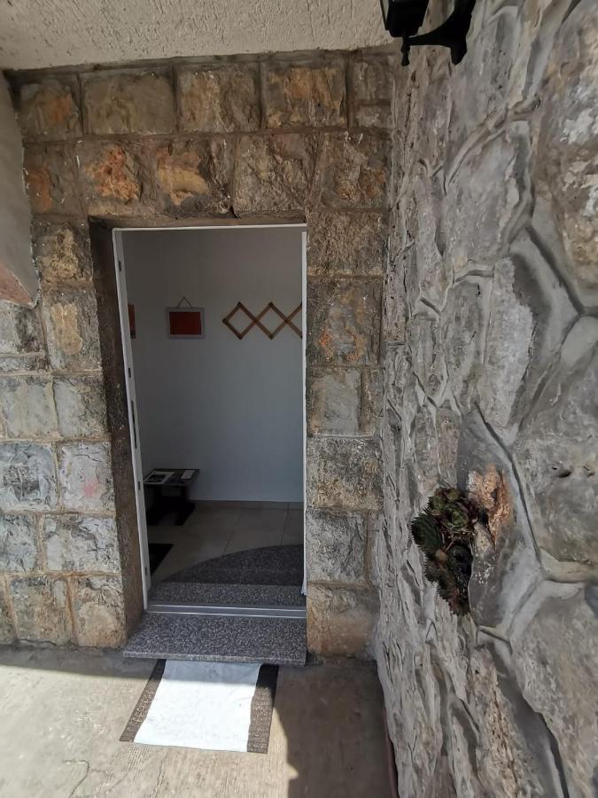 Trilj Apartman Jurika Exterior foto