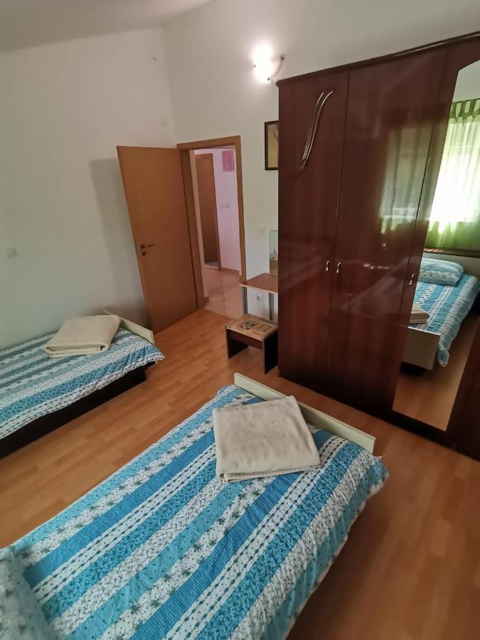 Trilj Apartman Jurika Exterior foto