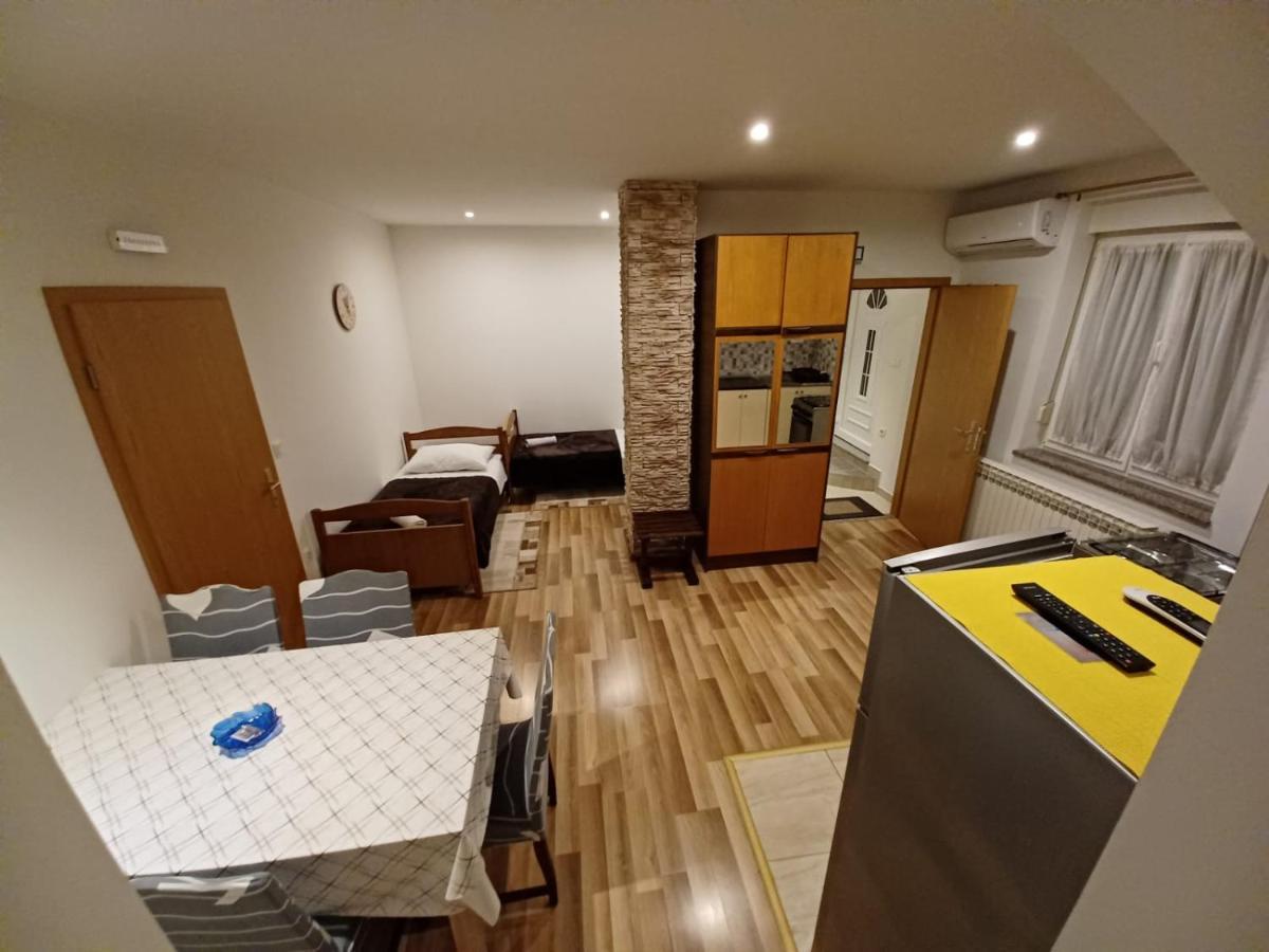 Trilj Apartman Jurika Exterior foto