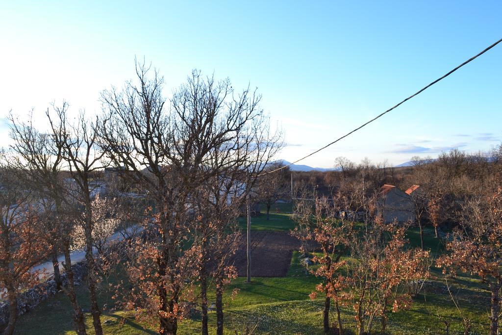 Trilj Apartman Jurika Exterior foto