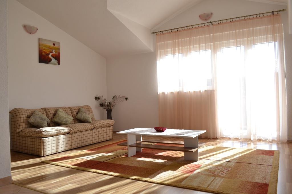 Trilj Apartman Jurika Exterior foto