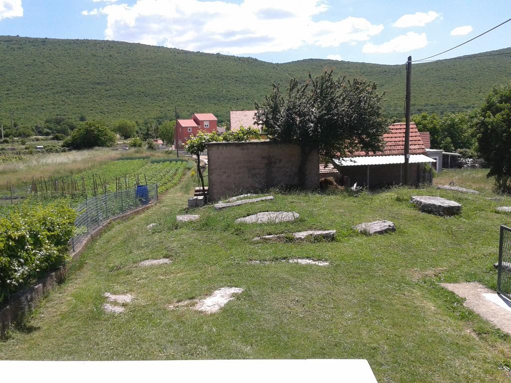 Trilj Apartman Jurika Exterior foto